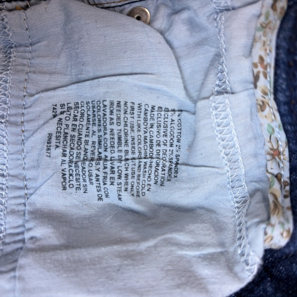 St Johns Bay Womens Denim Shorts Size 10 Dark Wash Stretch Mid Rise Casual Blue - Picture 9 of 9